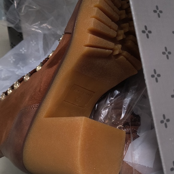 Sun & Stone Boots 6.5 - Picture 2 of 2